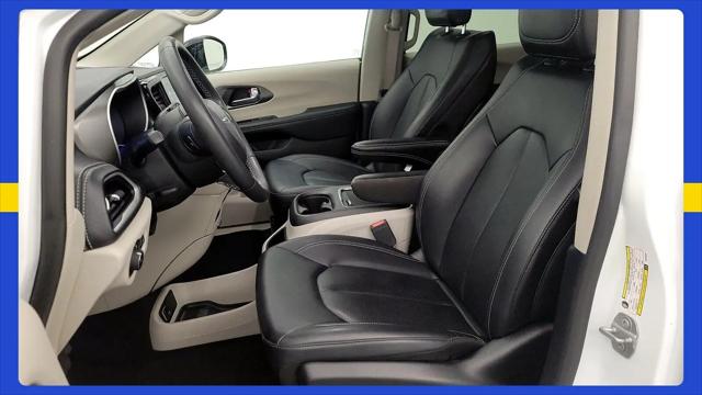 2024 Chrysler Pacifica Hybrid Select