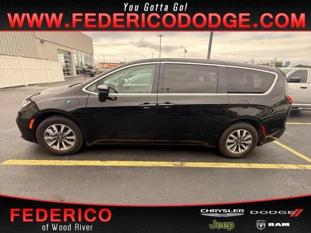 2024 Chrysler Pacifica Hybrid Select for sale in Wood River, IL