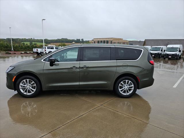 2027 Chrysler Pacifica Select AWD