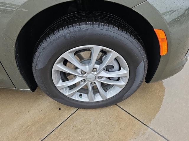 2027 Chrysler Pacifica Select AWD