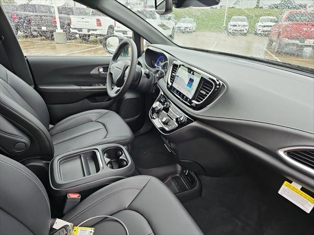 2027 Chrysler Pacifica Select AWD