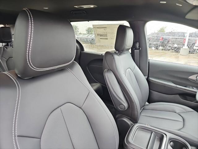 2027 Chrysler Pacifica Select AWD