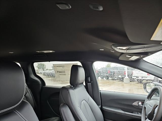 2027 Chrysler Pacifica Select AWD
