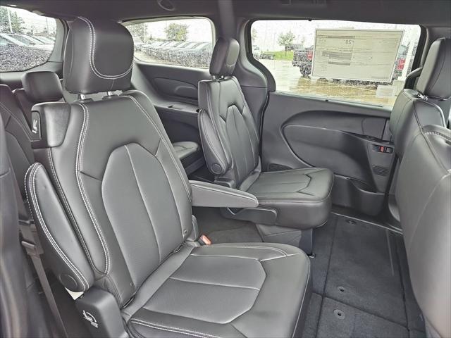 2027 Chrysler Pacifica Select AWD