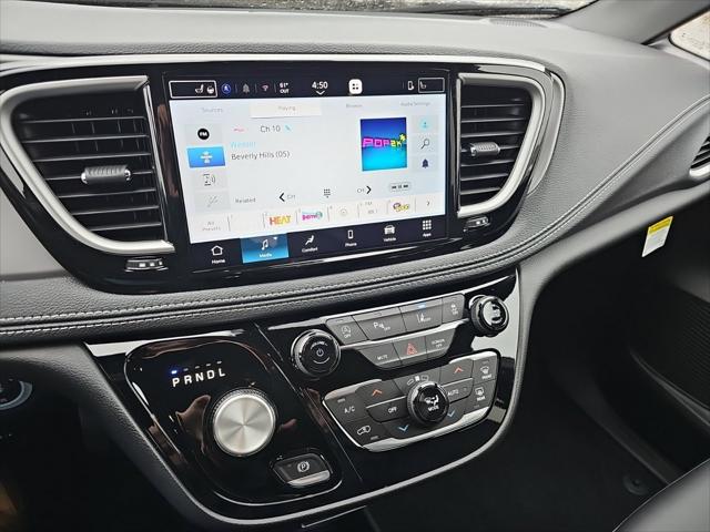 2027 Chrysler Pacifica Select AWD