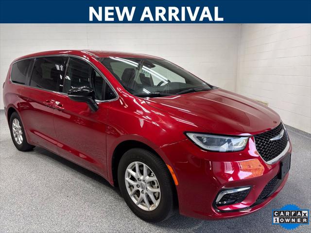 2025 Chrysler Pacifica Select for sale in Chilton, WI