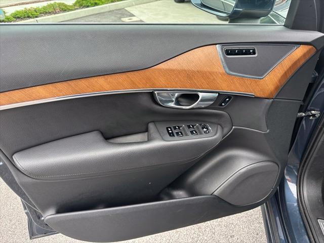 2021 Volvo XC90 T6 Momentum 6 Passenger