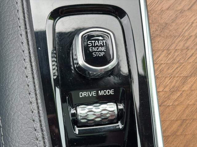 2021 Volvo XC90 T6 Momentum 6 Passenger