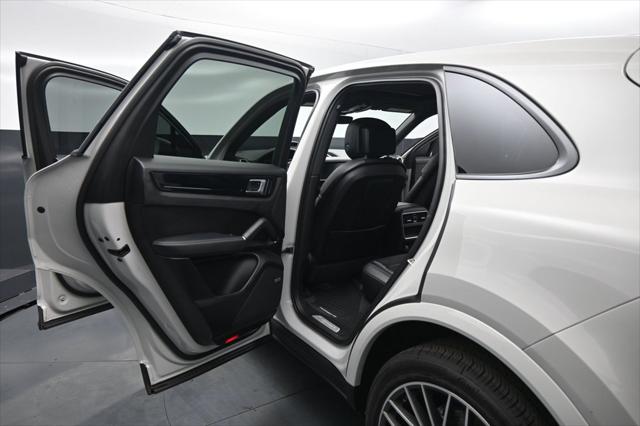2021 Porsche Cayena Base