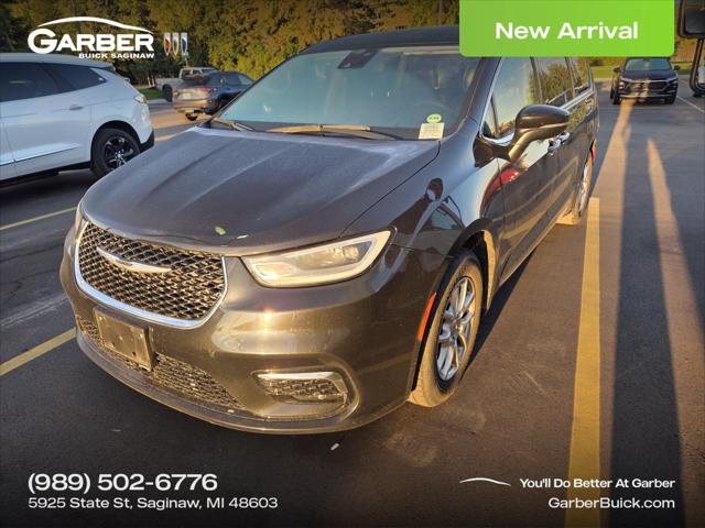 2023 Chrysler Pacifica Touring L for sale in Saginaw, MI