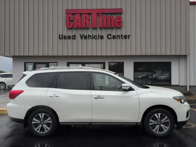 2017 Nissan Pathfinder SL for sale in Dundas, MN