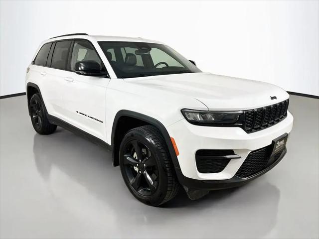 2022 Jeep Grand Cherokee Altitude 4x4 for sale in La Crosse, WI