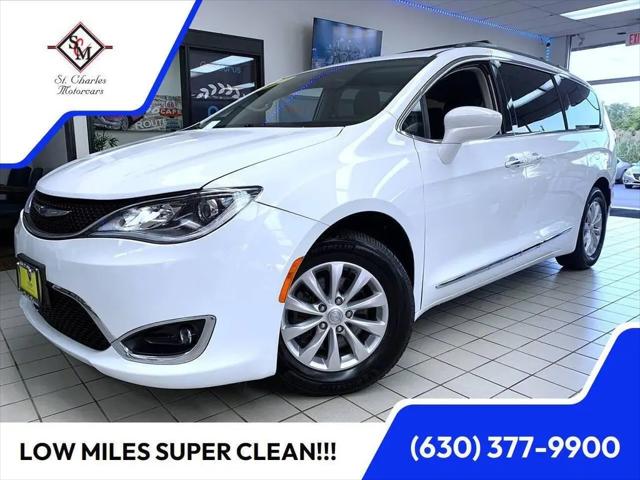 2017 Chrysler Pacifica Touring-L for sale in St Charles, IL