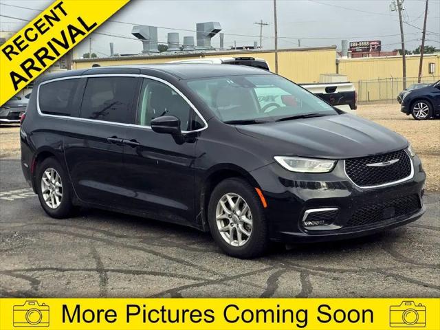 2023 Chrysler Pacifica Touring L for sale in Topeka, KS