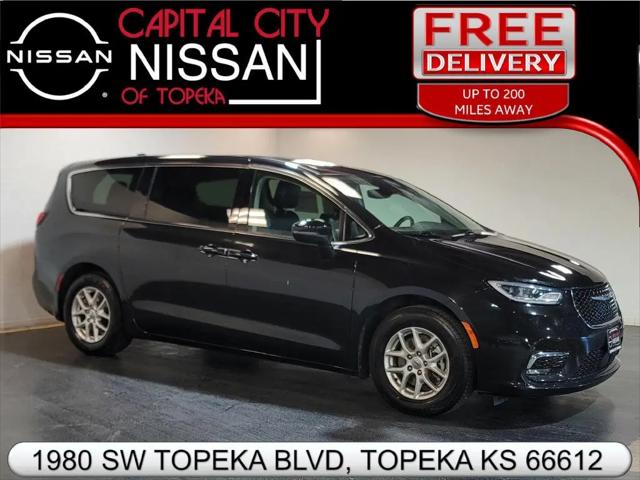 2023 Chrysler Pacifica Touring L for sale in Topeka, KS