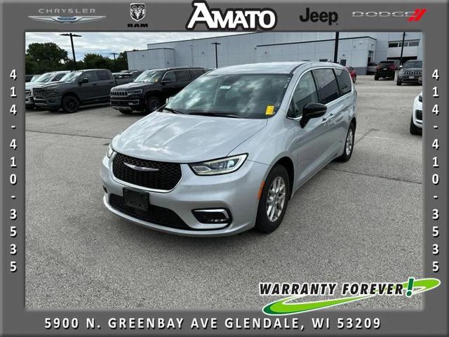 2024 Chrysler Pacifica Touring L for sale in Glendale, WI