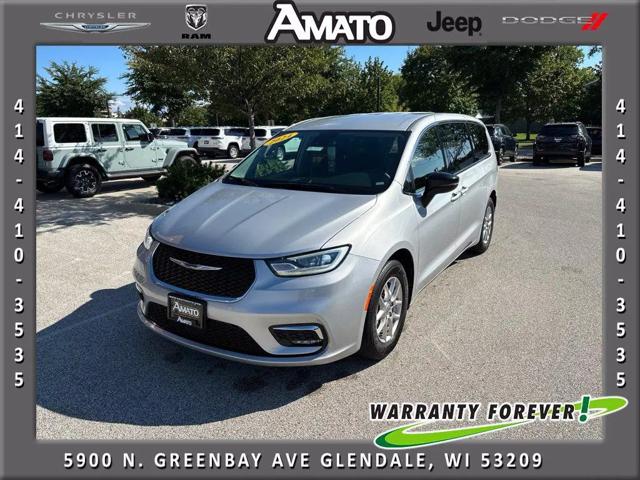 2024 Chrysler Pacifica Touring L for sale in Glendale, WI