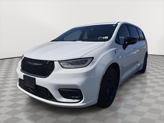 2023 Chrysler Pacifica Hybrid Limited for sale in Middletown, NY