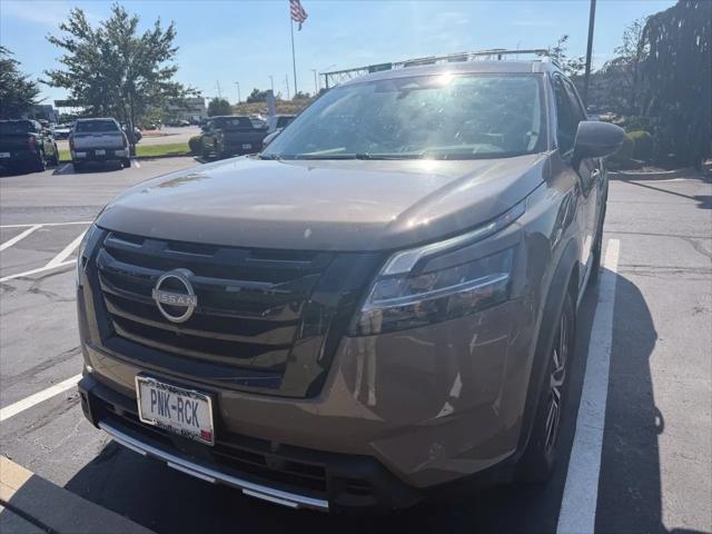 2025 Nissan Pathfinder Platinum 4WD