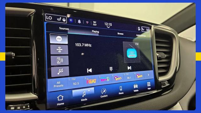 2025 Chrysler Pacifica Select