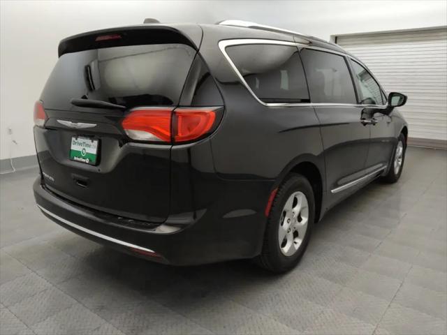 2017 Chrysler Pacifica Touring-L Plus