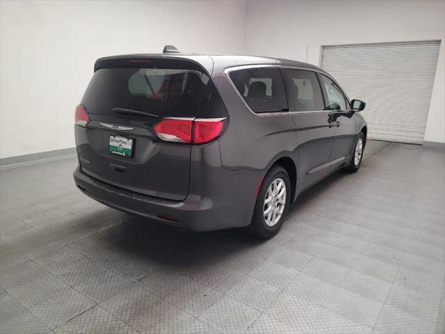 2021 Chrysler Voyager LX