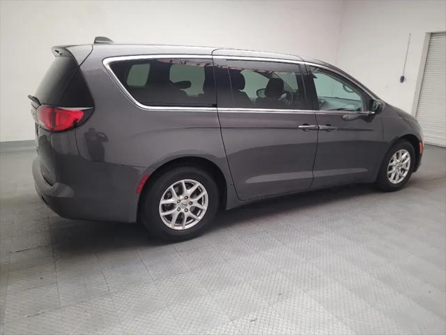2021 Chrysler Voyager LX