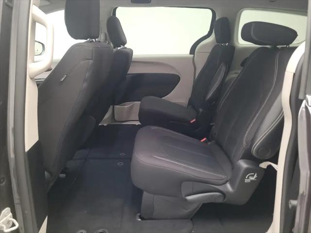 2021 Chrysler Voyager LX