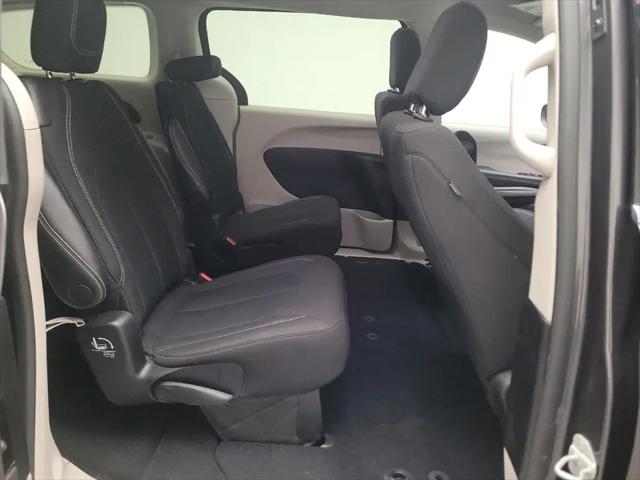 2021 Chrysler Voyager LX