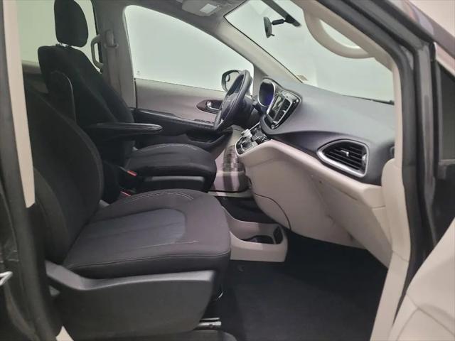 2021 Chrysler Voyager LX