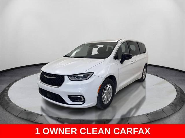 2025 Chrysler Pacifica Select for sale in St Charles, IL