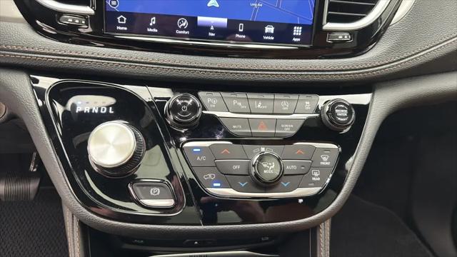 2024 Chrysler Pacifica Pinnacle AWD