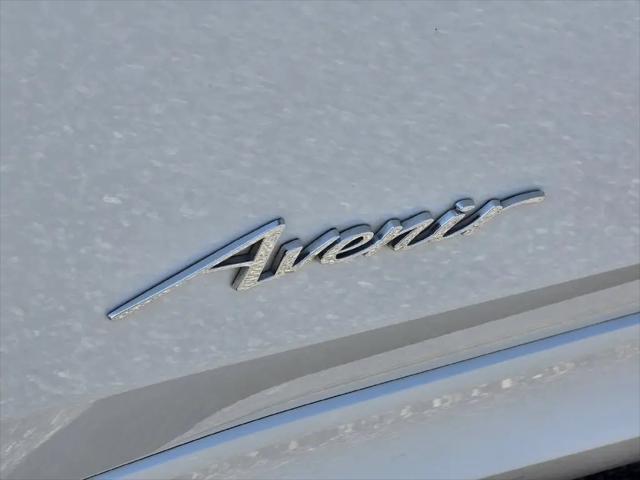2025 Buick NV Avenir FWD