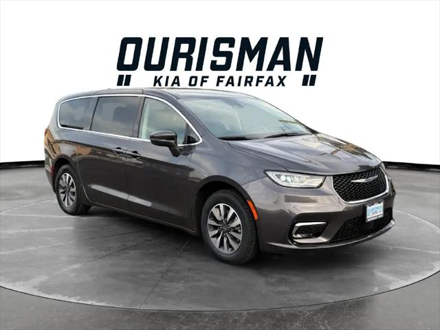 2022 Chrysler Pacifica Hybrid Touring L for sale in Fairfax, VA