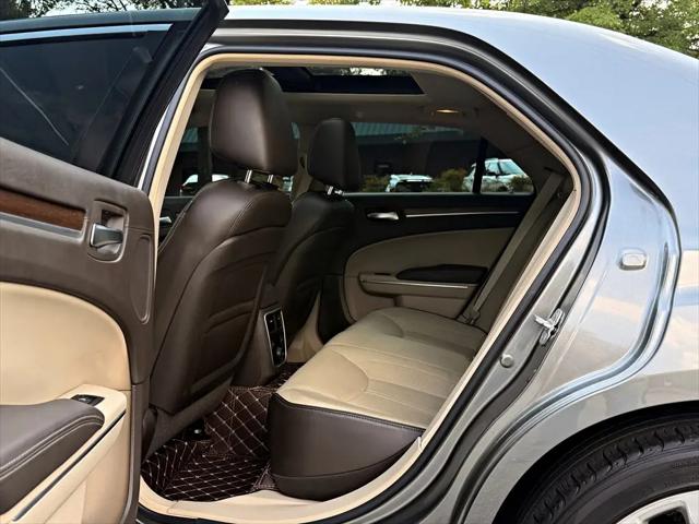 2012 Chrysler 300 Luxury Series