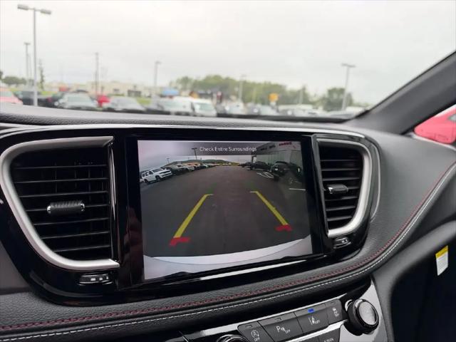 2027 Chrysler Pacifica Select
