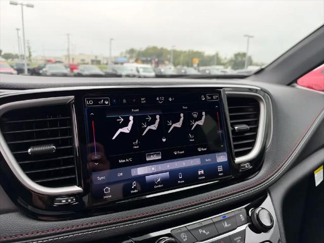 2027 Chrysler Pacifica Select