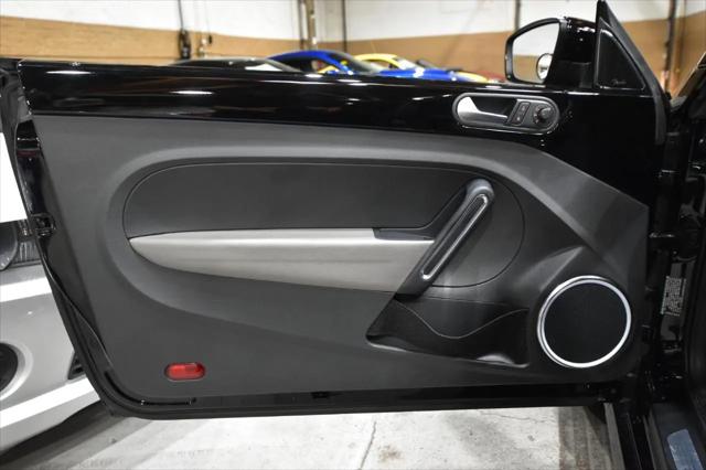 2012 Volkswagen Beetle 2.5L w/Sound/Nav PZEV