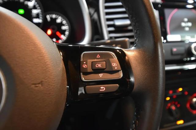 2012 Volkswagen Beetle 2.5L w/Sound/Nav PZEV