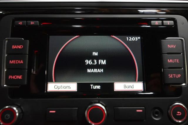 2012 Volkswagen Beetle 2.5L w/Sound/Nav PZEV
