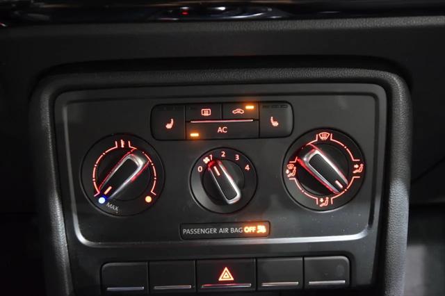 2012 Volkswagen Beetle 2.5L w/Sound/Nav PZEV