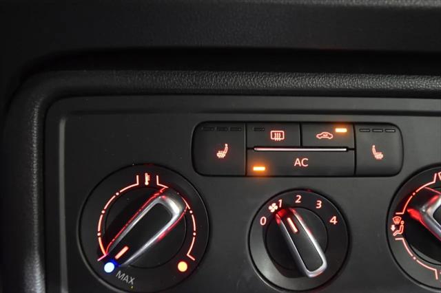 2012 Volkswagen Beetle 2.5L w/Sound/Nav PZEV