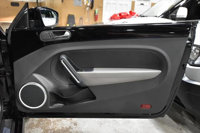 2012 Volkswagen Beetle 2.5L w/Sound/Nav PZEV