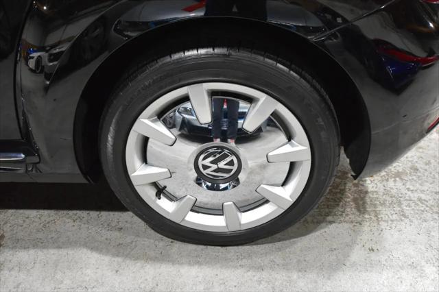2012 Volkswagen Beetle 2.5L w/Sound/Nav PZEV