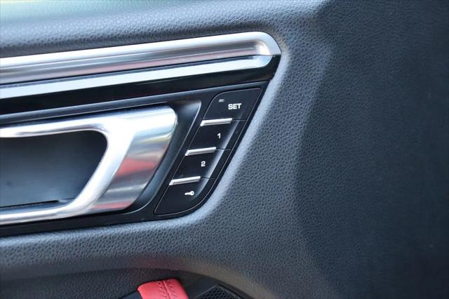 2017 Porsche Macan Macan