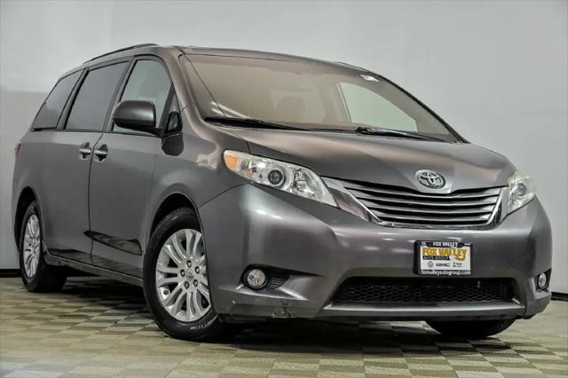 2015 Toyota Sienna XLE 8 Passenger for sale in St Charles, IL