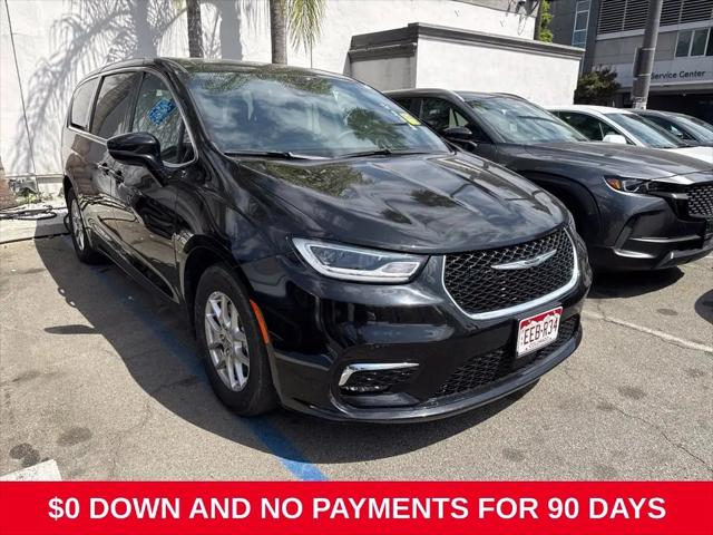 2025 Chrysler Pacifica Select