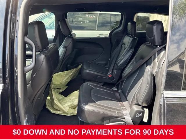 2025 Chrysler Pacifica Select