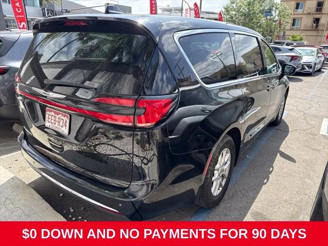 2025 Chrysler Pacifica Select