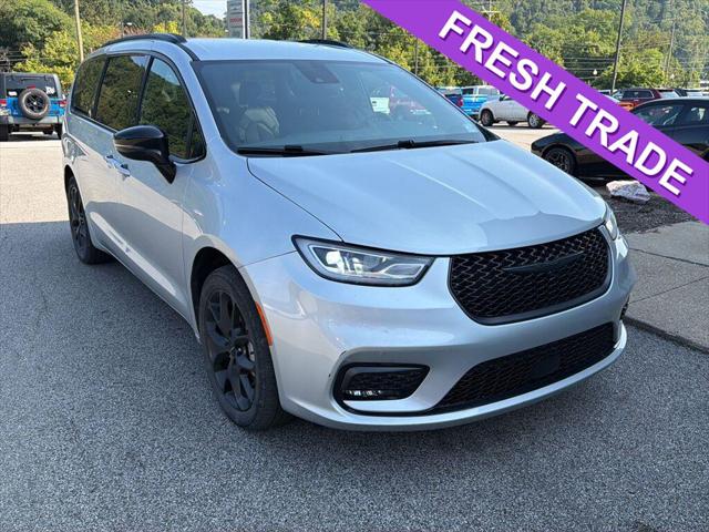 2024 Chrysler Pacifica Touring L AWD for sale in Wheeling, WV